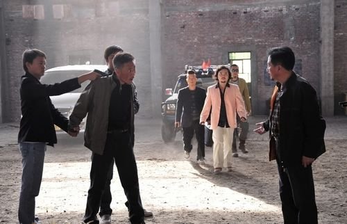 浙江天光地影影视制作有限公司承制的21集电视连续剧《万里追踪》,于1