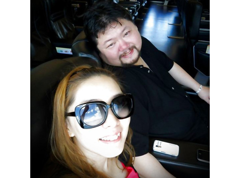 戎祥与妻子赖芊合