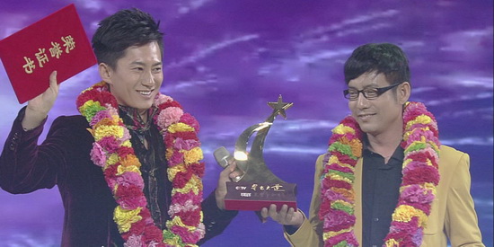 王爱奉星光大道荣获周冠军唱哭观众告祭妈妈