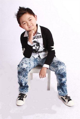 忧郁小王子罗炼羽写真