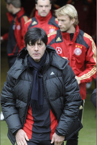 性感勒夫毛衣征服世界高大身材令人着迷