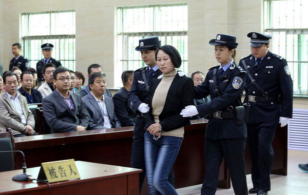 "房姐"称北京41套房产为按揭 户口都是真的