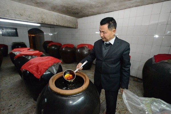 湖南土豪别墅下耗时五年自挖酒窖藏酒千余坛