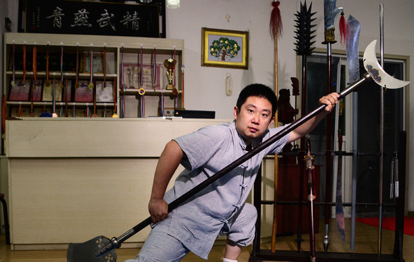 李斌,济南燕青拳第五代传人,中国武术协会会员,中国传统拳拳师,中国