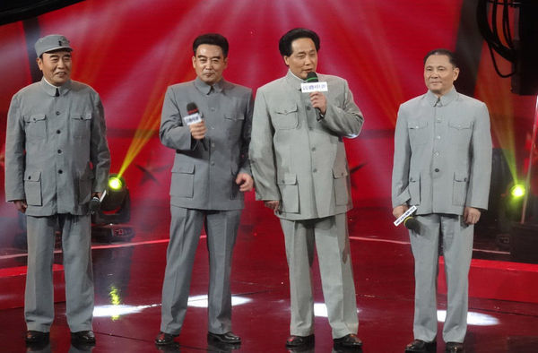 特型演员卢奇携三大伟人录节目唱国歌高清大图