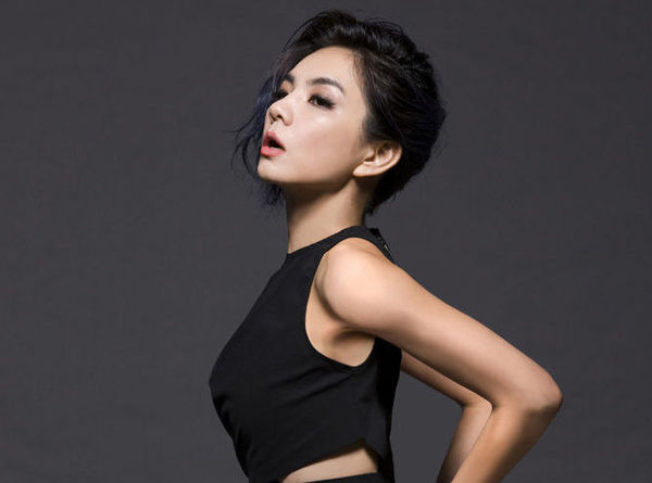 ella性感转型获运动品牌代言