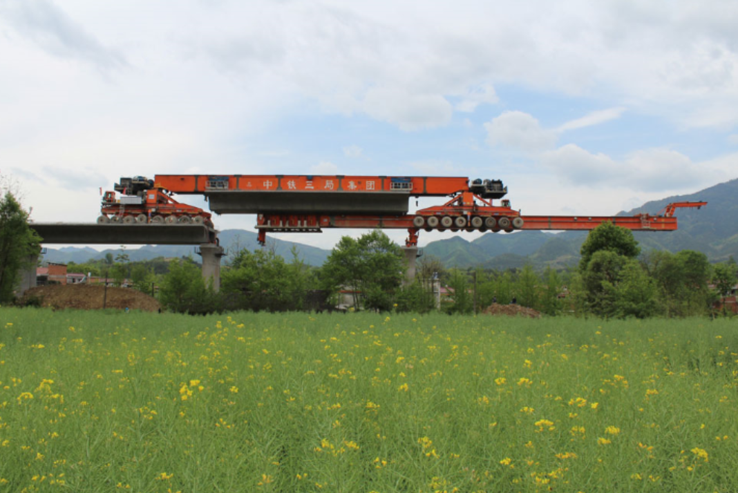 川陕咽喉西成客专棋盘关隧道安全贯通