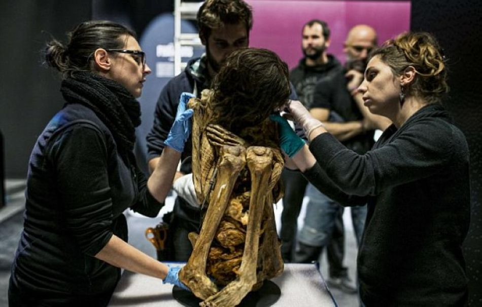 网站12月14日报道,近日,在法国博物馆展出了一具千年前奇特的木乃伊