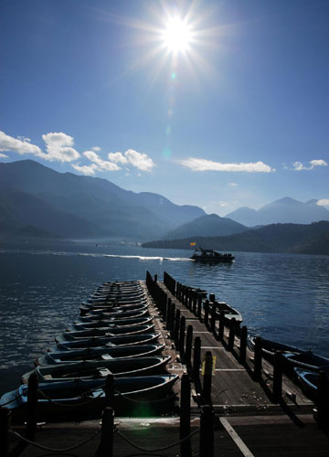 台湾蜜月游醉人的日月潭