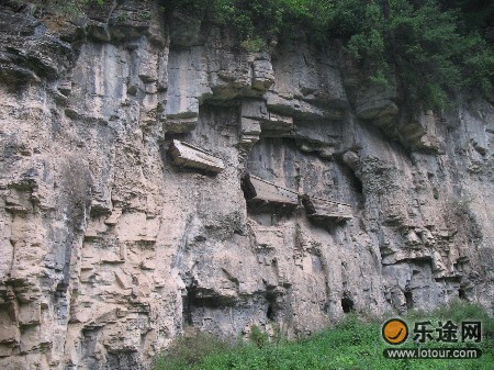 芦芽山石门悬棺图