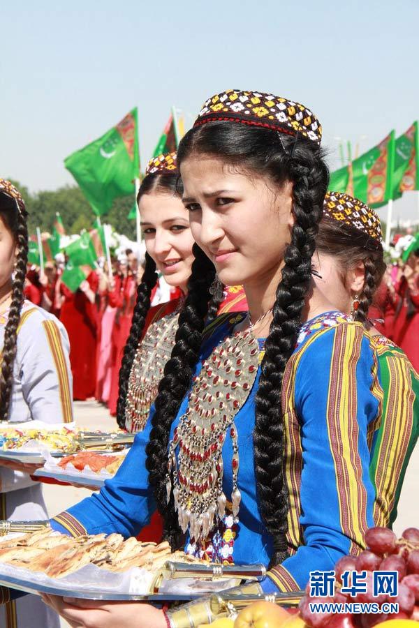 本网记者实拍土库曼斯坦美女 外国公民想娶交税