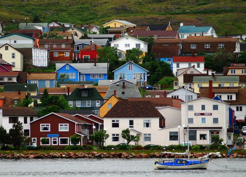 优雅的格鲁吉亚建筑分散的点缀在岛上的金斯敦和亚瑟谷历史区.