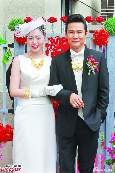 当日早上杜德伟率领由梁朝伟,吕方和钟镇涛等好朋友组成的兄弟团,浩浩