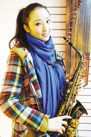 曾铮的才艺是吹萨克斯