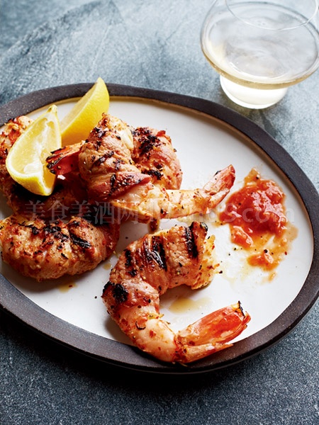 大虾培根卷配开胃酱汁