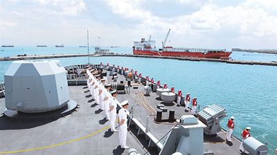 中国海军护航编队停靠新加坡补给物资 将开放参观
