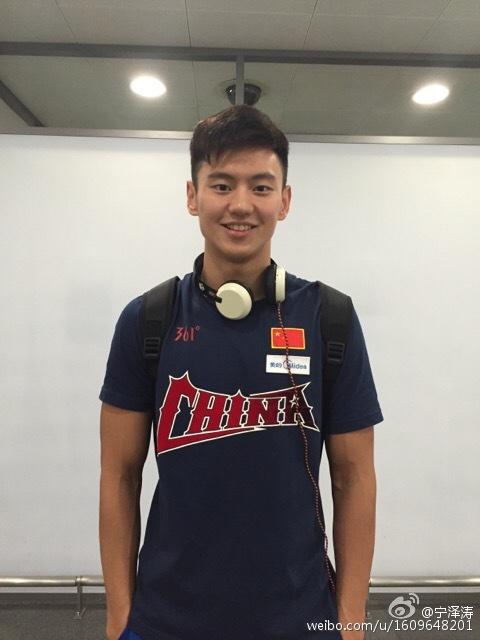 宁泽涛出征世锦赛:为祖国荣誉而战 为军旗而战