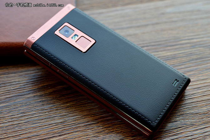 金立天鉴w909开售3999元高配置翻盖机