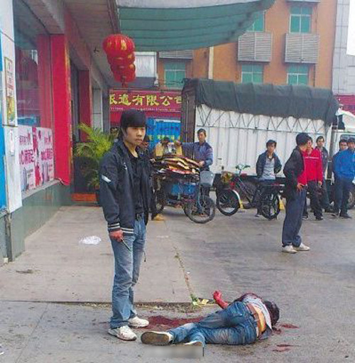 [转贴]求职者当街捅死中介背后的乱象