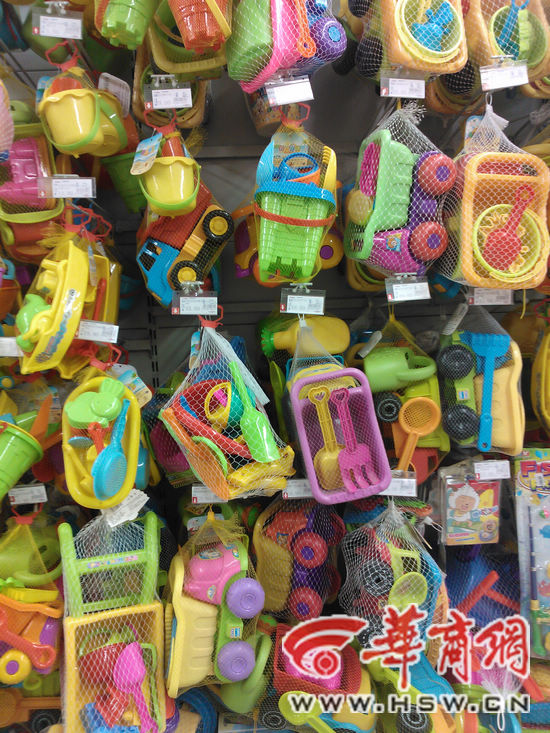 汕头玩具充斥西安各超市销售人员称没有下架计划