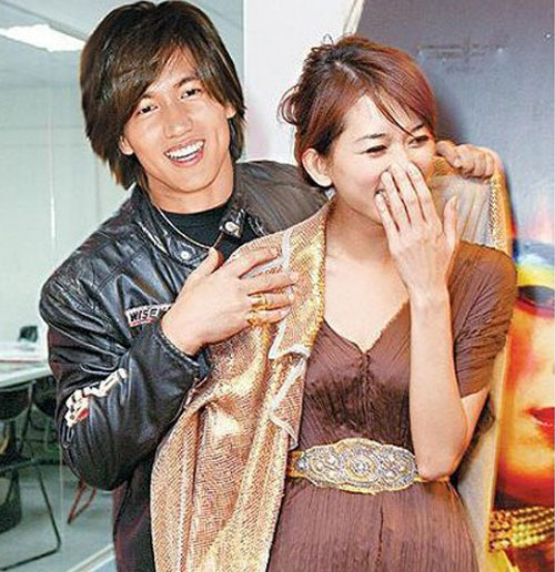 林志玲于台北市立东门国小及中正国中完成基础教育后远赴加拿大多伦多