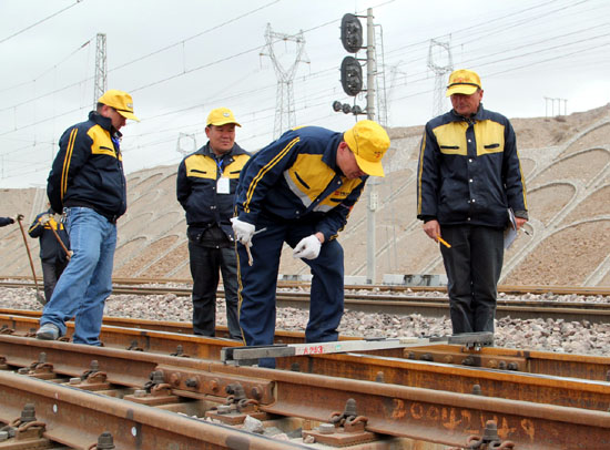 乌海工务段加强施工后设备质量复核确保行车安