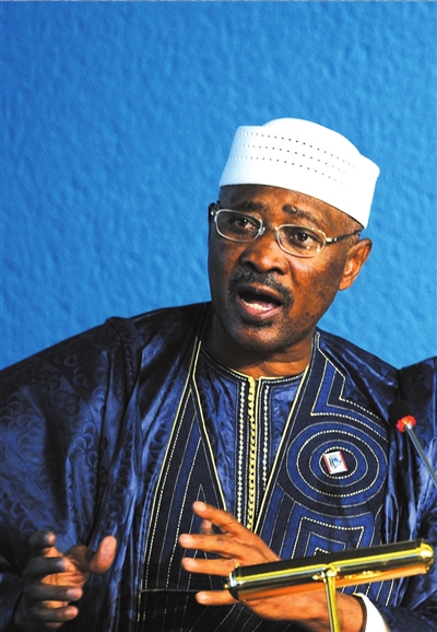 马里总统宣布辞职