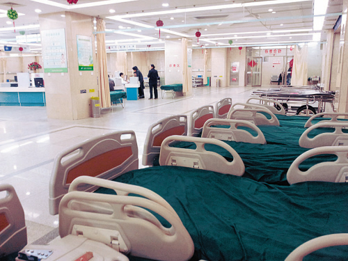 平时拥挤的急诊室冷冷清清