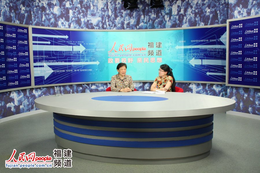 福州作家何英谈抚摸岁月告慰母亲讲述人生