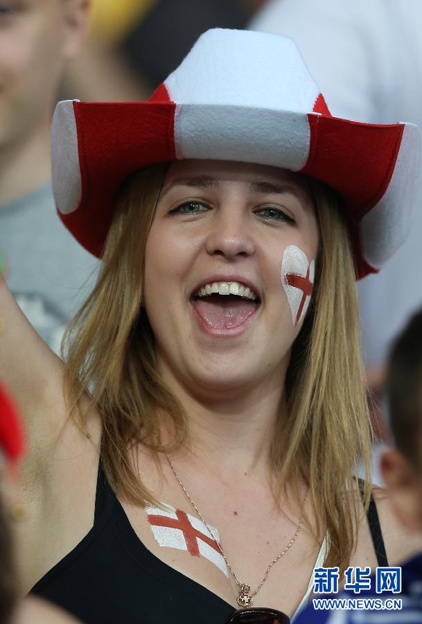 欧锦赛看台上的漂亮女球迷(高清组图)