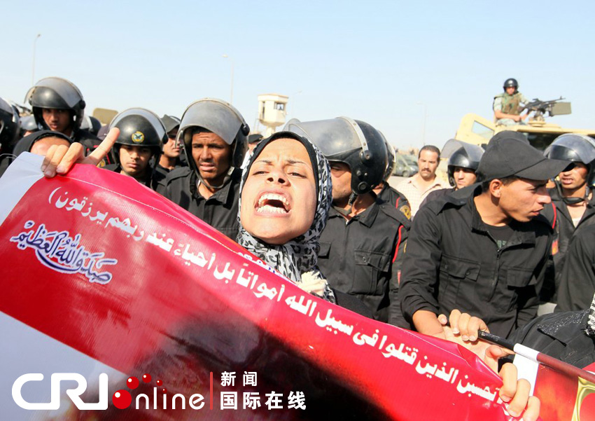 穆巴拉克接受最终审判 庭外民众集会示威