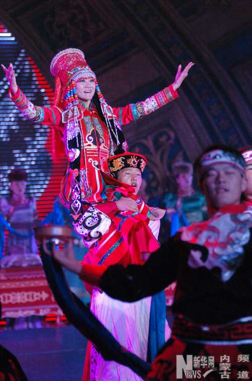 第八届成吉思汗旅游文化周在鄂尔多斯市开幕图