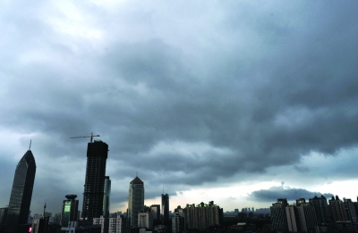 唀天今天:阴天有大到暴雨,23℃~27℃,偏北风2~3级明天:中到大雨转多云