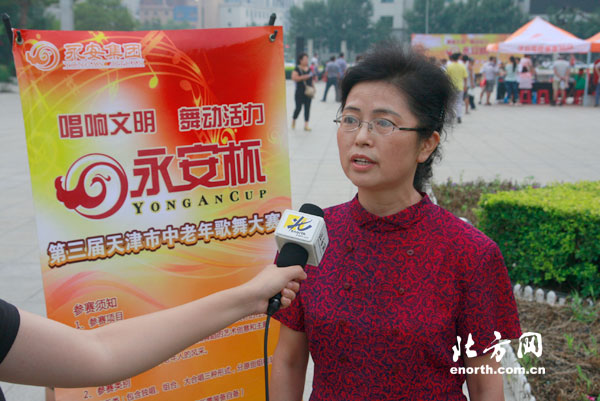 选手吴秀云接受记者采访