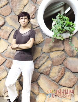 曹晓岚与海豚亲密接触的小朋友鹦鹉公园里的企鹅馆鹦鹉公园的门票