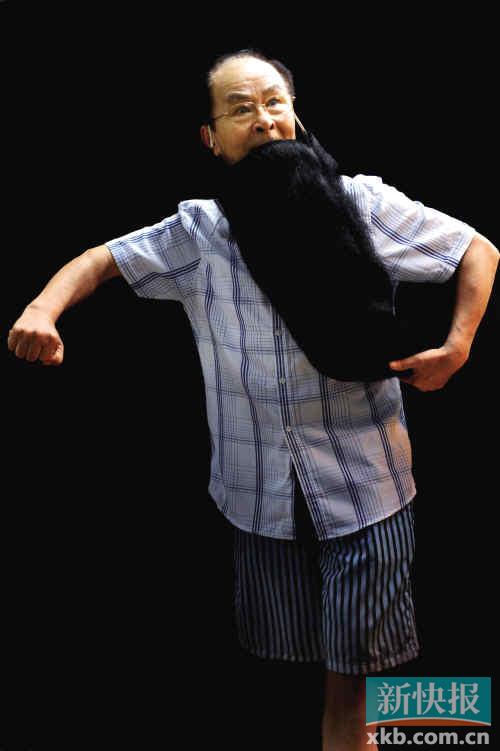 鲍英麟,花脸行当,70岁,蒙古族,1956年考入中国戏曲学院,师从宋福亭