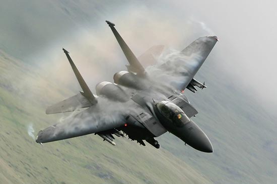 f-15战斗机突破音障瞬间