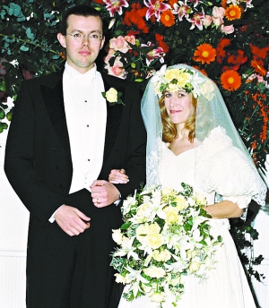 劳辛夫妇结婚照.(资料图片)