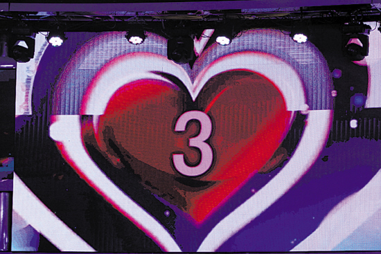 高铨当众脱丝袜配合男嘉宾