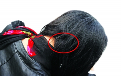 女子乘公交睡着 醒来发现一大束长发被剪