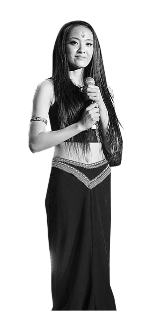 董继兰敲响太阳鼓