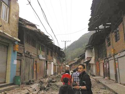 新聞 原標題:村民手中餘糧最多夠用四天 昨日,蘆山縣寶盛鄉玉溪村,一