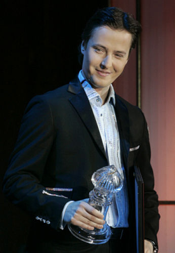 歌手维塔斯袭警罪名成立 判处10万卢布罚款