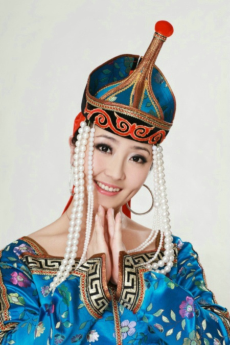 蒙古族青年女歌手格格原定于2月14日情人节在咸阳体育场举办的个人第