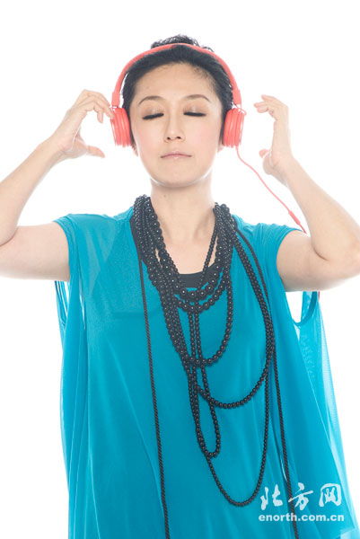 音乐教母黄韵玲新曲回味传递爱情力量