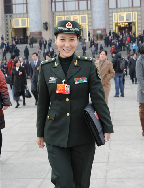 谭晶两会提建议望加强青少年歌曲创作引导