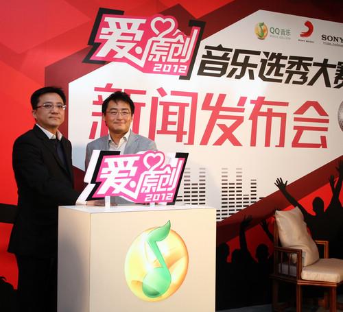 和索尼音乐娱乐大中华区首席执行官徐毅(左二)合影索尼音乐创作歌手