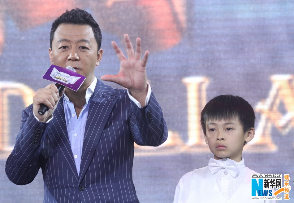 大s踩恨天高撑场《百万巨鳄》 因此片情定汪小菲