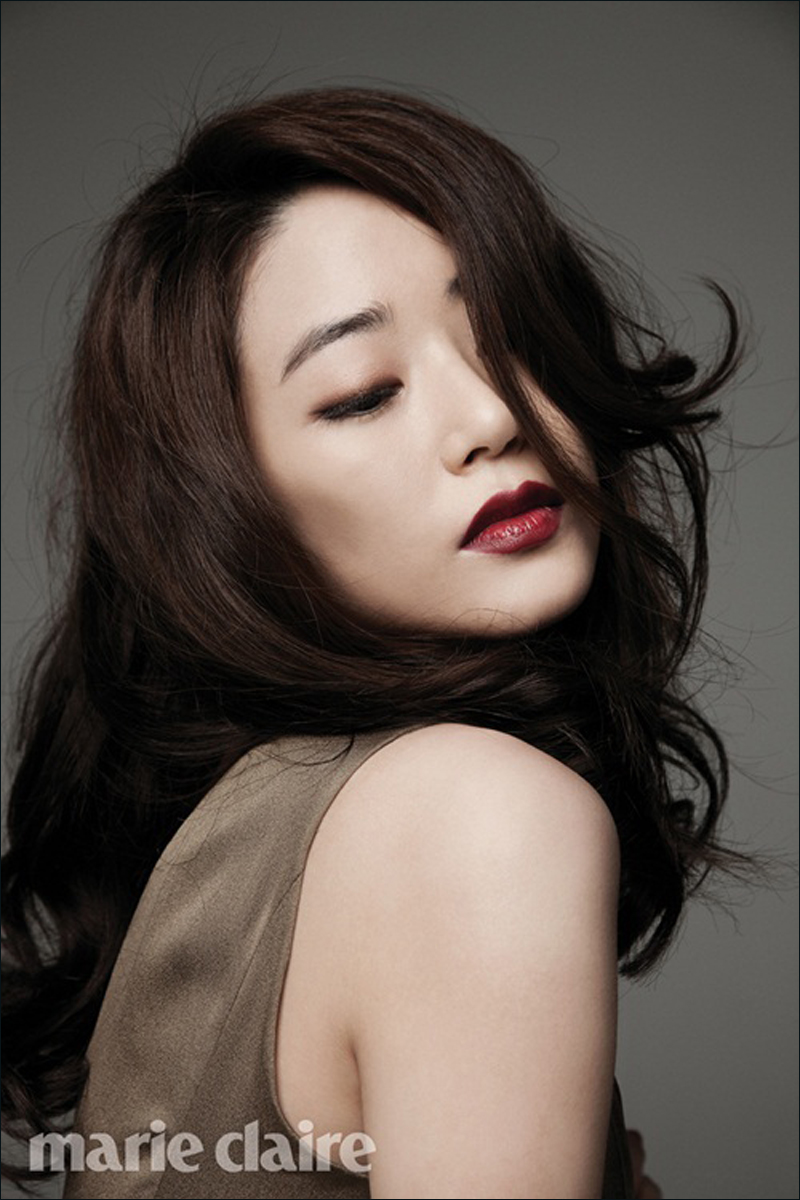 的韩国电影《钱的味道》的导演林常树日前与主演该片的女星金孝珍携手