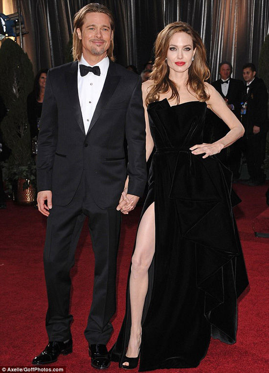 朱莉接受皮特增肥建议欲做丰满新娘图